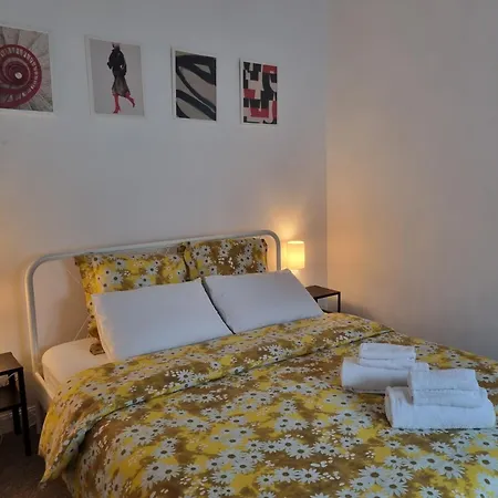 Holiday home Charmante Maison Proche De Paris L'Hay-les-Roses